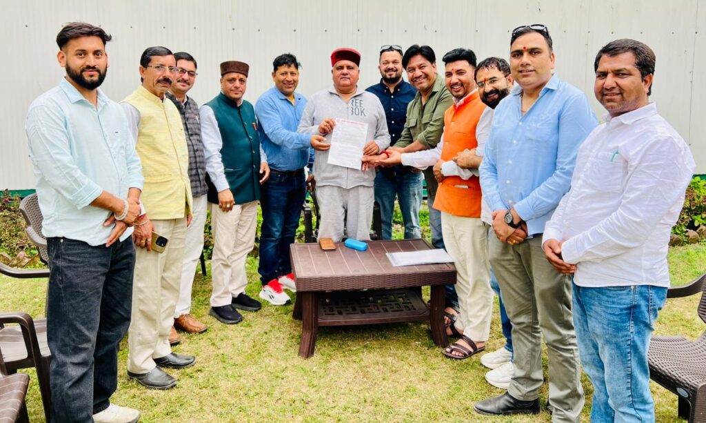 भाजपा प्रदेश अध्यक्ष भट्ट से मिला होटल व्यवसायियों का प्रतिनिधिमंडल