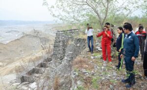 भवन निर्माण के लिए स्वीकृत भूमि का मंत्री रेखा आर्या ने किया निरीक्षण