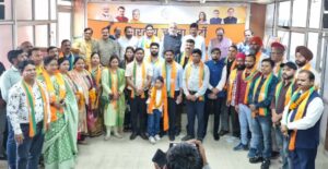 पूर्व श्रम उपआयुक्त समेत बड़ी संख्या में लोग भाजपा में शामिल