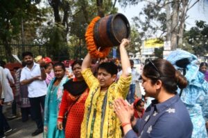 देशभर में रसोई गैस सिलेंडर के बढ़ते दामों के खिलाफ उत्तराखंड महिला कांग्रेस का विरोध प्रदर्शन