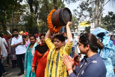 देशभर में रसोई गैस सिलेंडर के बढ़ते दामों के खिलाफ उत्तराखंड महिला कांग्रेस का विरोध प्रदर्शन