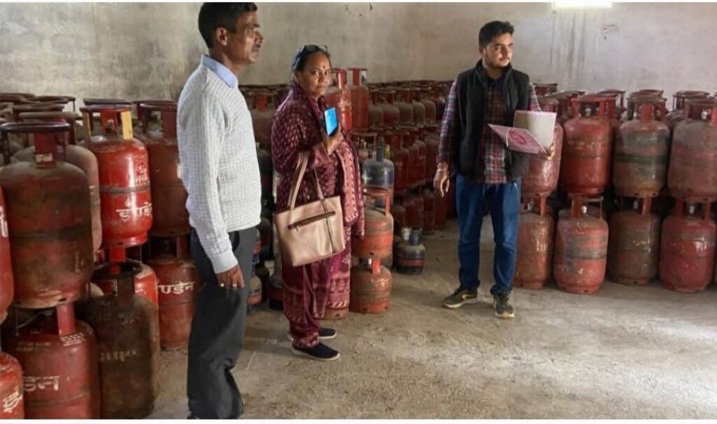 पौड़ी में घरेलू गैस पर्याप्त, डीएम के निर्देश पर छापेमारी