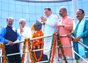 मुख्यमंत्री ने स्वर्गीय हेमवती नंदन बहुगुणा की 107वीं जयंती पर  श्रद्धांजलि दी