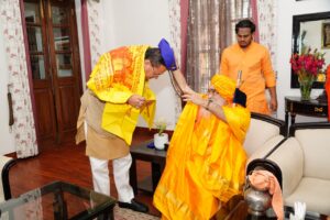 मुख्यमंत्री से केदारनाथ धाम के रावल ने की शिष्टाचार भेंट, प्रदेश की सुख-समृद्धि की कामना की