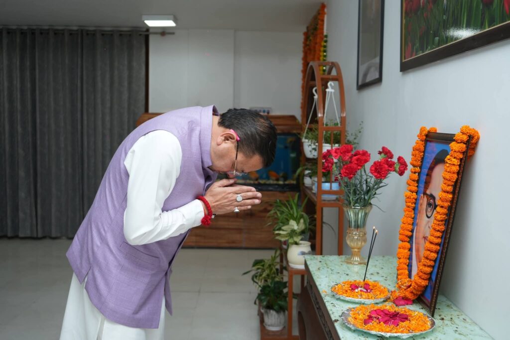 मुख्यमंत्री ने बाबा साहेब भीमराव अंबेडकर की जयंती पर उनके चित्र पर पुष्प अर्पित कर स्मरण किया
