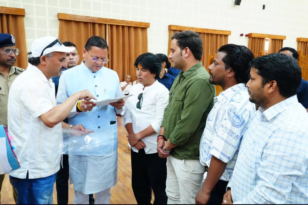 मुख्यमंत्री ने प्रदेशभर से आए नागरिकों की समस्याएं सुनीं, कई प्रकरणों का मौके पर ही किया समाधान