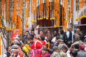 वैदिक मंत्रोच्चार के साथ दर्शन के लिए खुले गंगोत्री और यमुनोत्री धाम के कपाट