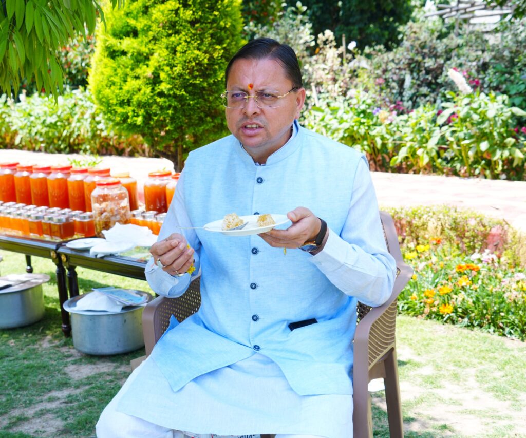 मुख्यमंत्री आवास परिसर में इस वर्ष 45 दिनों में 520 किलोग्राम शहद का उत्पादन किया