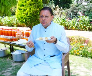 मुख्यमंत्री आवास परिसर में इस वर्ष 45 दिनों में 520 किलोग्राम शहद का उत्पादन किया