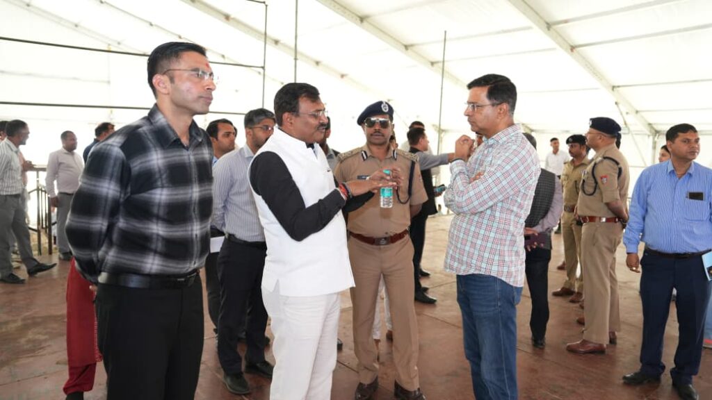 मुख्य सचिव ने पीएम दौरे की तैयारियों को लेकर कार्यक्रम स्थल का किया स्थलीय निरीक्षण