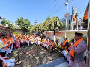 भाजपा ने 2027 में हैट्रिक प्रण के साथ हर्षौल्लास से मनाया पार्टी स्थापना दिवस