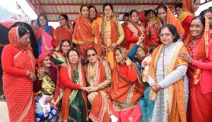 सोमेश्वर में देव पूजन वैशी कार्यक्रम में शामिल हुईं मंत्री रेखा आर्या