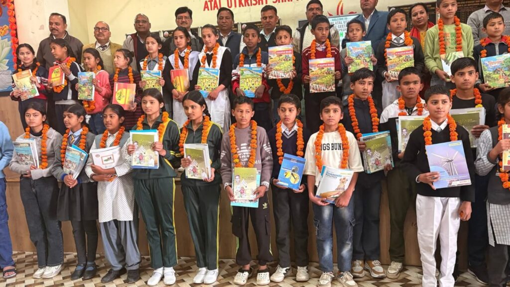 स्कूलों में प्रवेशोत्सव के तहत 67815 नये छात्रों ने लिया दाखिला