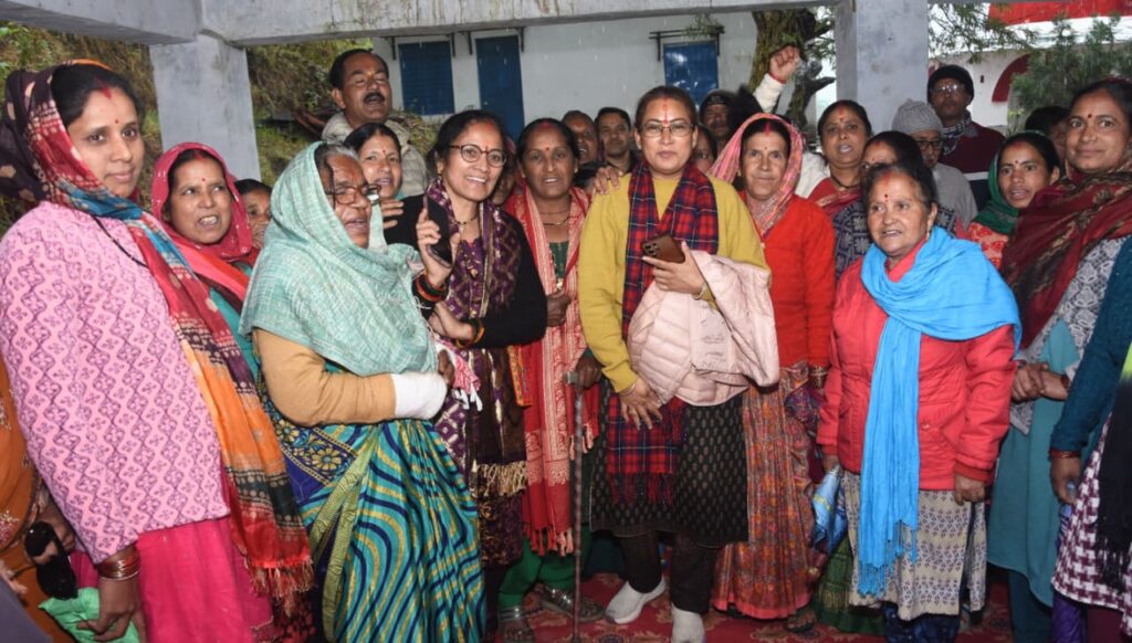 सोमेश्वर के कंडोलिया मनान में जन मिलन कार्यक्रम, 13.50 लाख की घोषणा