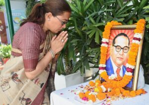 कैबिनेट मंत्री रेखा आर्या ने डॉ. आंबेडकर को दी श्रद्धांजलि