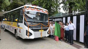 मार्डन बनता आधुनिक इंटेसिंव केयर सेंटर: मिली 41 सीटर बस की सौगात, डीएम ने दिखाई हरी झण्डी