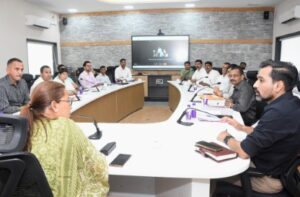 मंत्री से वार्ता के बाद धरना खत्म करने पर राजी हुए पीआरडी स्वयं सेवक