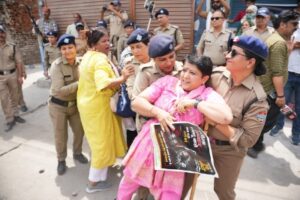 विधानसभा घेराव में महिला कांग्रेस का सरकार के खिलाफ जोरदार प्रदर्शन