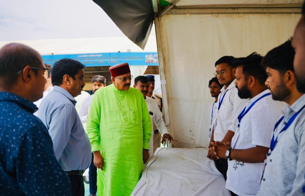 महाराज ने ऋषिकुल मैदान में बनाए गए यात्री पंजीकरण केंद्र का किया निरीक्षण, लिया व्यवस्थाओं का जायजा