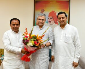 केन्द्रीय रेल मंत्री अश्विनी वैष्णव से मिले कैबिनेट मंत्री डाॅ. धन सिंह रावत
