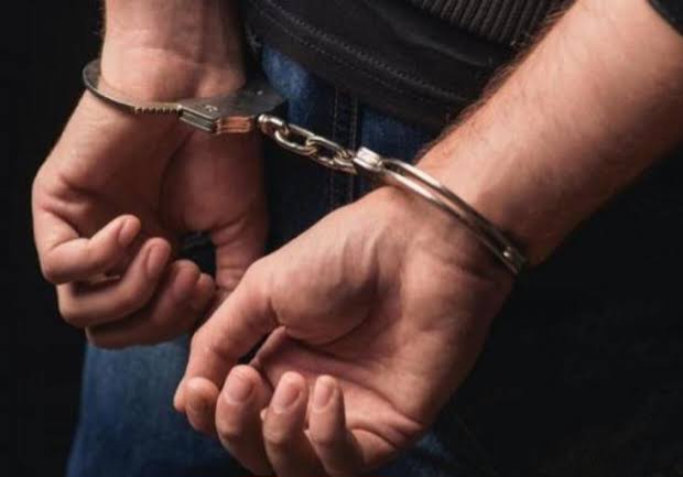 उपखंड शिक्षा अधिकारी एक लाख की रिश्वत लेते रंगे हाथों गिरफ्तार