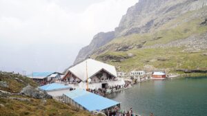 विश्व प्रसिद्ध हेमकुंड साहिब के कपाट आज खुले