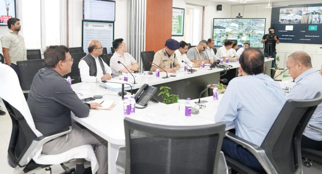 मुख्य सचिव ने की चारधाम यात्रा की समीक्षा, सम्बन्धित डीएम को दिए आवश्यक दिशा निर्देश