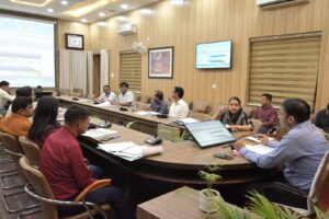 सुरक्षा में ढिलाई बर्दाश्त नहीं, खुदाई स्थलों पर बैरिकेडिंग और साइनबोर्ड जरूरी: डीएम