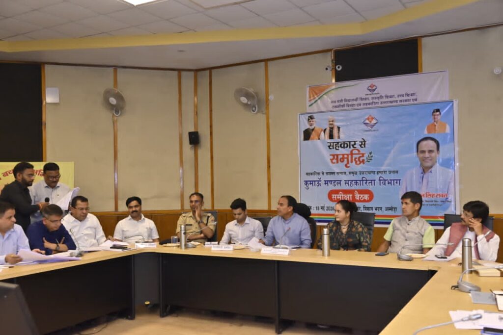 कैबिनेट मंत्री धन सिंह रावत ने कुमाऊं मंडल में सहकारिता की समीक्षा बैठक की