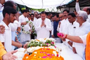 भाजपा मुख्यालय में खंडूड़ी के अंतिम दर्शन करने उमड़ा जनसैलाब, दी भावभीनी श्रद्धांजलि