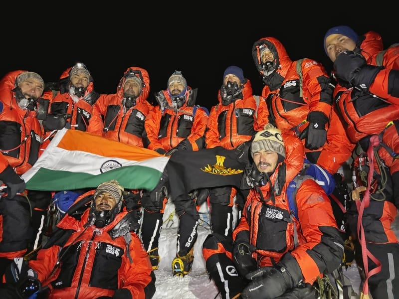 NSG के मेजर अखिलेश भट्ट के नेतृत्व में उत्तराखंड के वीरों ने एवरेस्ट पर लहराया तिरंगा
