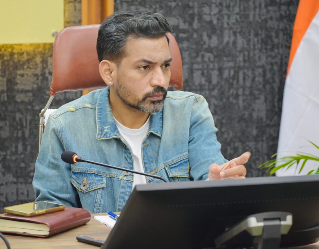 डीएम के सख्त निर्देश: आपदा प्रबंधन में लापरवाही बर्दाश्त नहीं, विभागों को टास्क फोर्स व कंट्रोल रूम बनाने के निर्देश