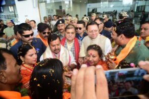 मुख्यमंत्री और प्रदेश अध्यक्ष के नेतृत्व में भाजपा ने किया राष्ट्रीय अध्यक्ष का जोरदार स्वागत