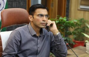 जल संयोजन पाईप कई माह से क्षतिग्रस्त: विभाग की लापरवाही व अनियमितता पर डीएम ने लिया एक्शन