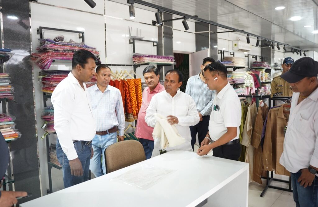 वैश्विक स्तर पर बने ‘दून सिल्क’ ब्रांड की अलग पहचान: डॉ धन सिंह रावत