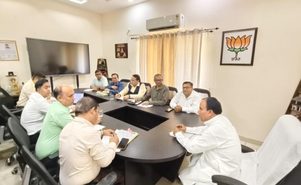 एक माह में पूर्ण करें कण्डारस्यूं व विडोली पेयजल योजना, कैबिनेट मंत्री ने कार्यदायी संस्थाओं को दिये निर्देश