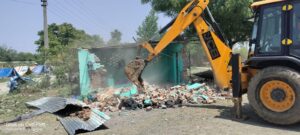 देहरादून: अतिक्रमण पर जिला प्रशासन की बड़ी कार्रवाई, अवैध निर्माण ध्वस्त