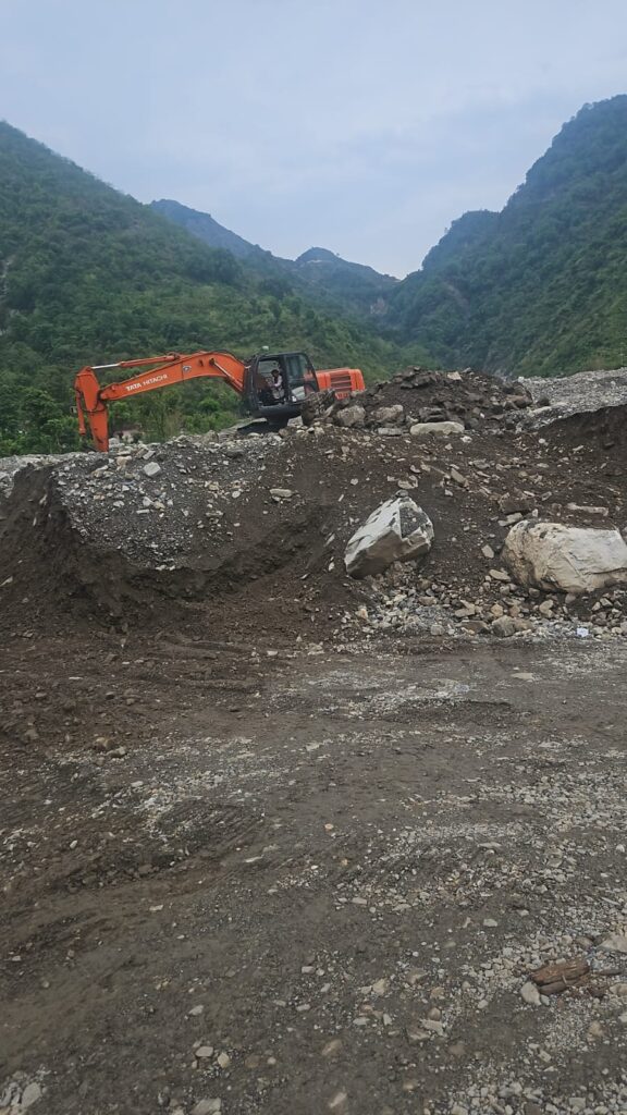 मुख्यमंत्री की प्राथमिकता बना कार्लीगाड़ पुनर्वास, डीएम के नेतृत्व में जिला प्रशासन युद्धस्तर पर जुटा