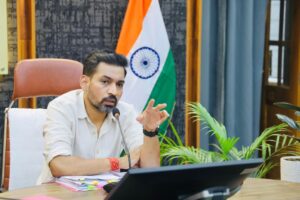 गंभीर बीमारी से ग्रसित बच्चों के चिन्हीकरण व अभियान में तेजी लाने के डीएम ने दिए निर्देश