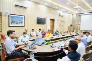 देहरादून: राजनीतिक दलों के प्रतिनिधियों संग डीएम, डीईओ की बैठक सम्पन्न