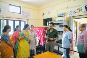 डीएम ने नारी निकेतन, बाल सुधार गृह एवं किशोरी गृह का किया निरीक्षण