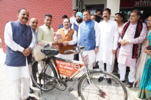 पीएम से प्रेरित होकर नवीन ने अपनाई साइकिल, केंद्रीय मंत्री नड्डा ने किया उत्साहवर्धन