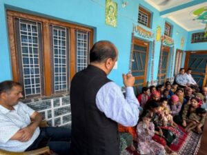 यमुनोत्री क्षेत्र के विभिन्न गाँवों का भ्रमण कर मनवीर चौहान ने सुनी जन समस्याएं