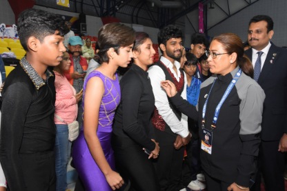 खिलाड़ियों का उत्साह बढ़ाने हिमाद्रि आइस रिंक पहुंची खेल मंत्री रेखा आर्या