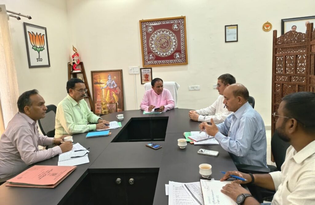श्रीनगर में अंडरग्राउंड होगी सभी विद्युत लाइनेंः डाॅ. धन सिंह रावत