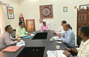 श्रीनगर में अंडरग्राउंड होगी सभी विद्युत लाइनेंः डाॅ. धन सिंह रावत