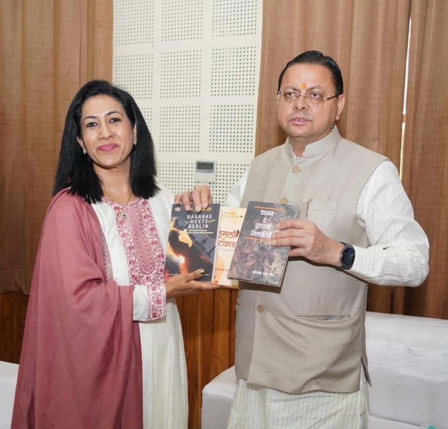 मुख्यमंत्री से साहित्यकार डॉ. योजना साह जैन ने की शिष्टाचार भेंट