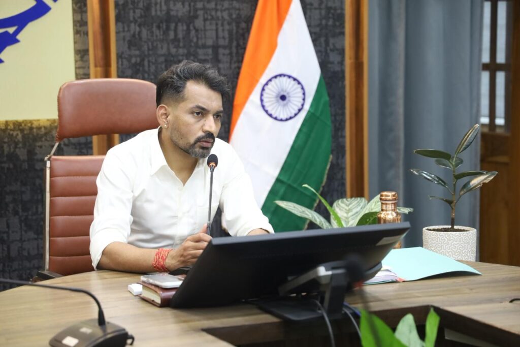 लाल पुल बस दुर्घटना की होगी मजिस्ट्रियल जांच, एक सप्ताह में रिपोर्ट प्रस्तुत करने के डीएम ने दिए निर्देश