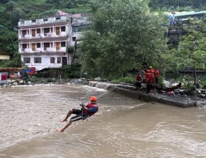 आपदा से निपटने की तैयारियों को परखाः देहरादून के सात संवेदनशील स्थानों पर एक साथ हुई मॉकड्रिल