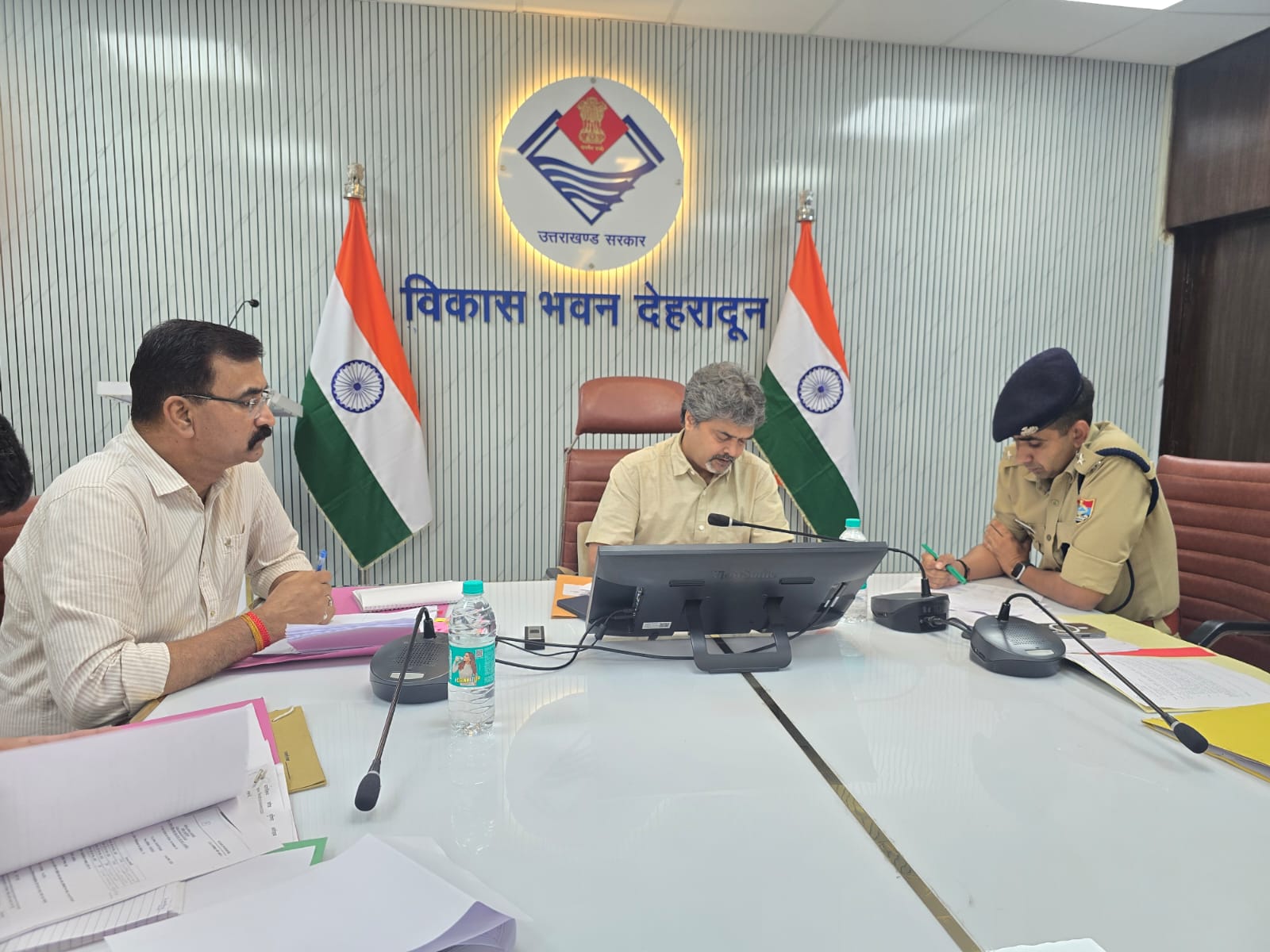 राष्ट्रीय अनुसूचित जाति आयोग के निदेशक ने की एससी-एसटी अत्याचार निवारण अधिनियम से संबंधित मामलों की समीक्षा
